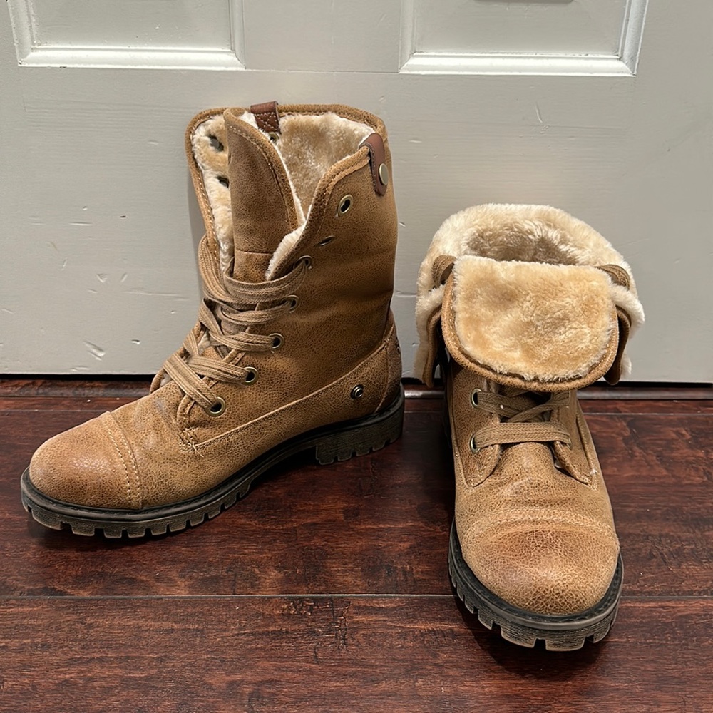 Roxy Tan Faux Fur Lined Boots